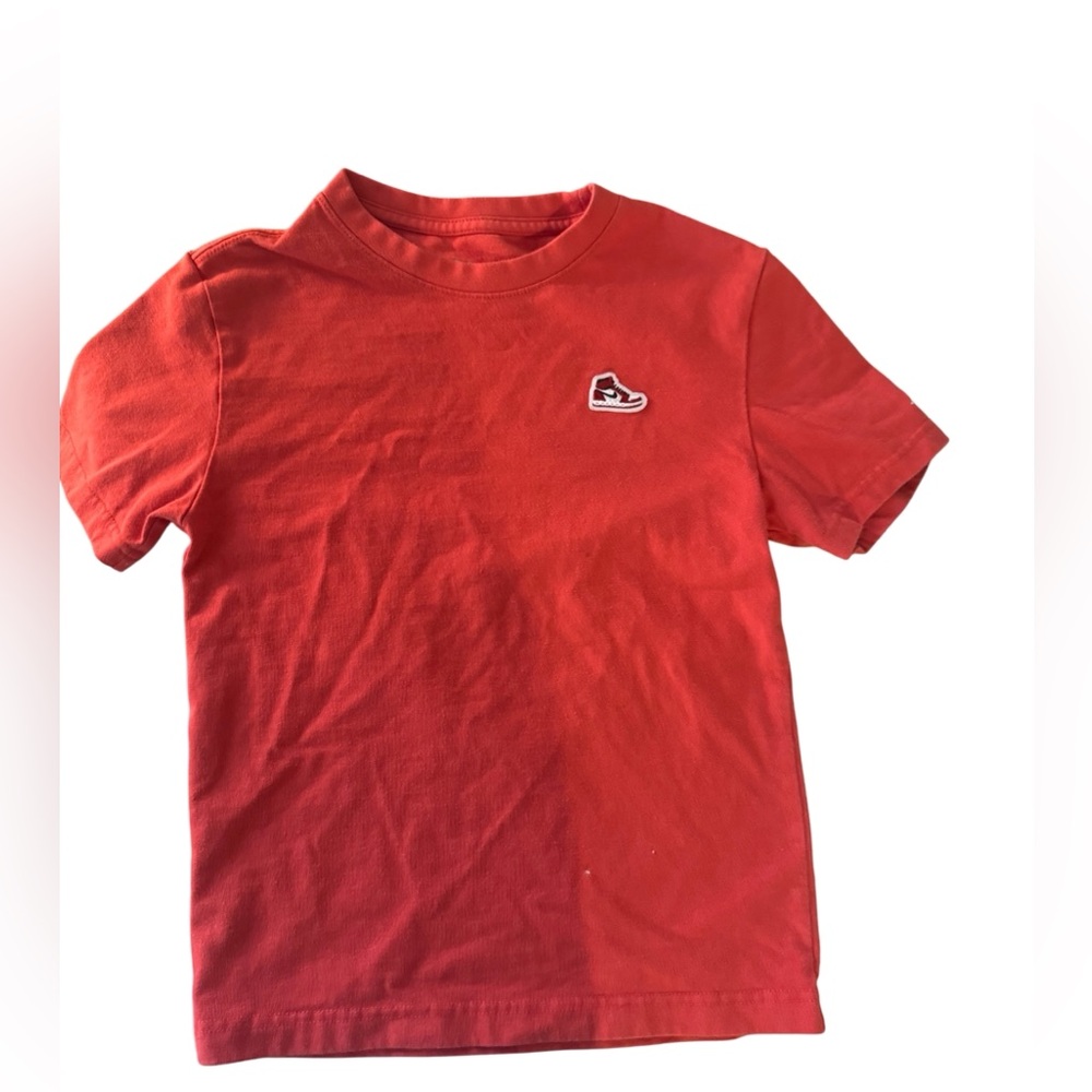 Jordan - boys small - sneaker tee
